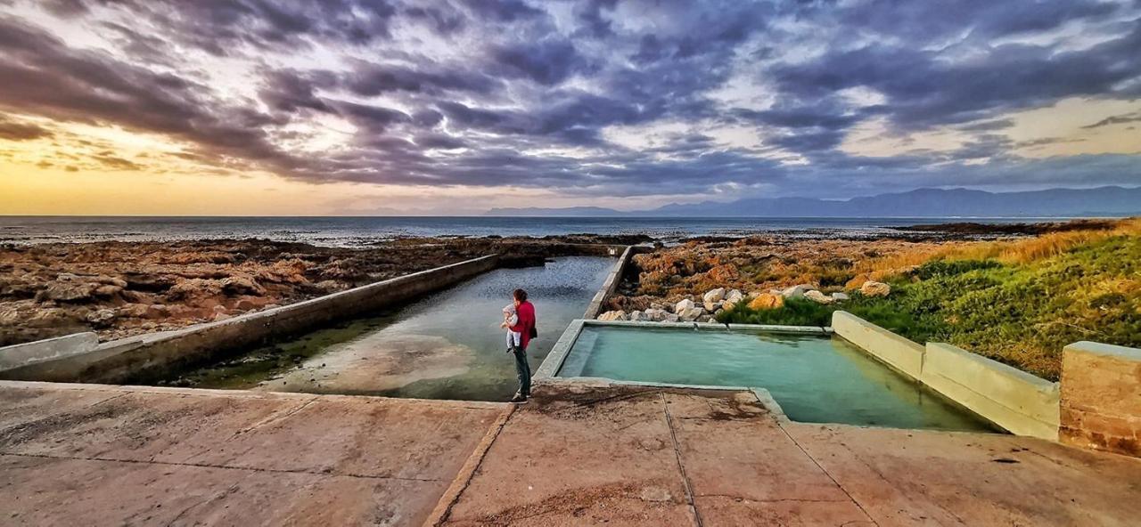 Ons C-Huis - Gansbaai Seafront Accommodation, Back-Up Power المظهر الخارجي الصورة